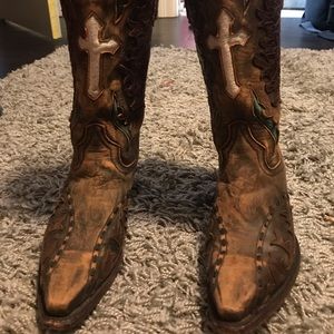 Dan Post Leather cow girl boots.